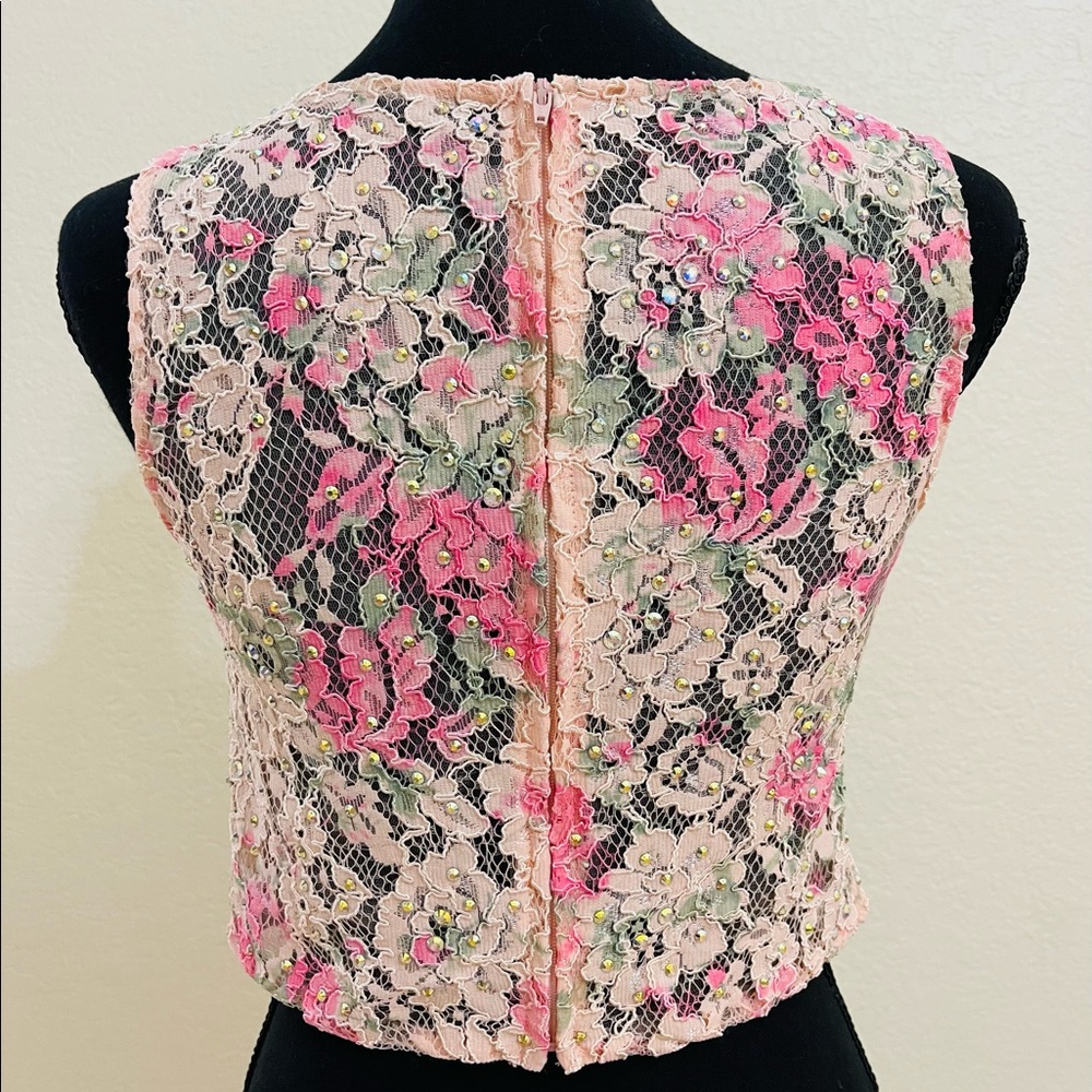 NEW Pink Lace Floral Rhinestone Crop Top - Size 4 - Picture 4 of 9